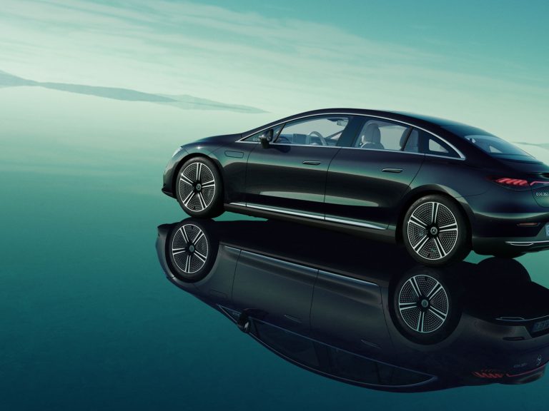 Der neue Mercedes EQE in schwarz