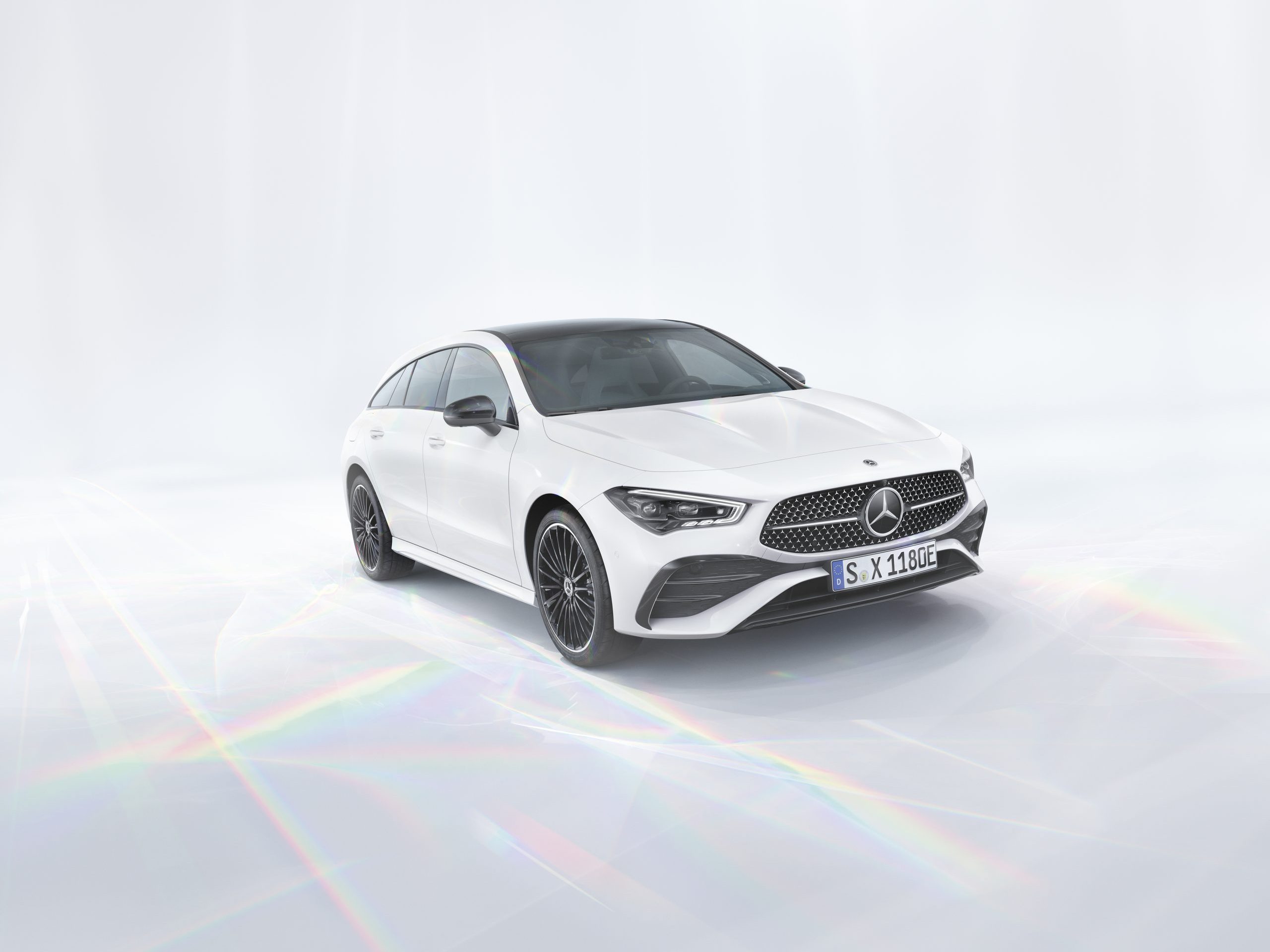der neue Mercedes Benz CLA Shooting Brake in weiss